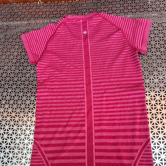 Lululemon Athletica Swiftly Tech Short sleeve Weathered Berry Rumble, workout T - Picture 4 of 8